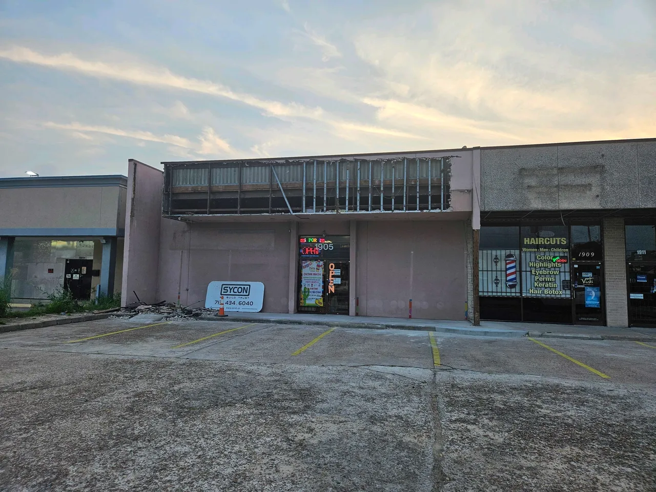 1905 Gessner Shopping Center before image 30